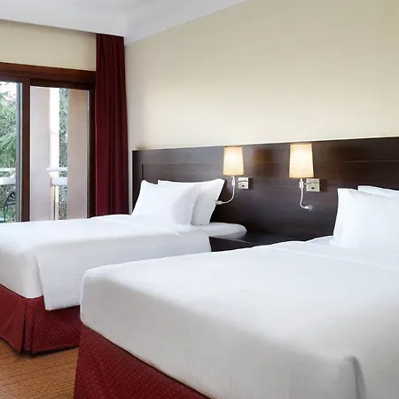 Courtyard By Marriott Park מלון