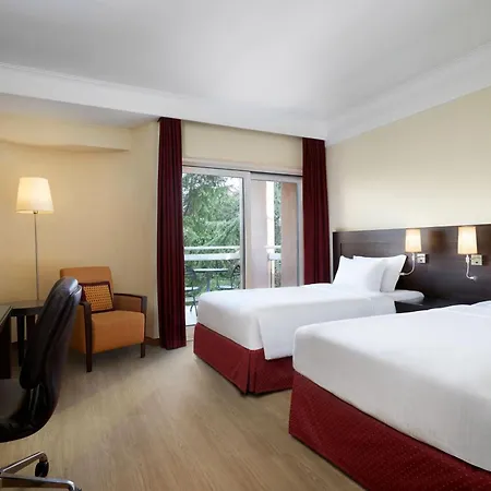 Courtyard By Marriott Park 4*