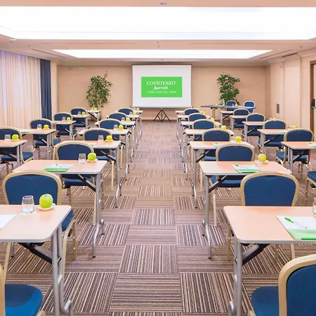 Courtyard By Marriott Park מלון