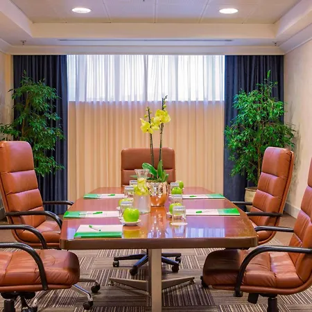 מלון Courtyard By Marriott Park 4*