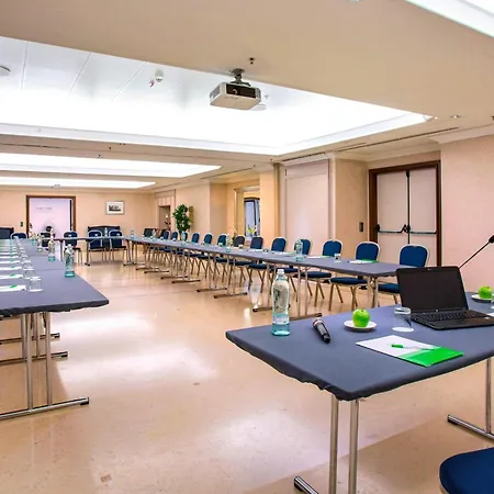 Courtyard By Marriott Park Roma