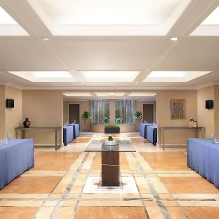 Courtyard By Marriott Park Hotell