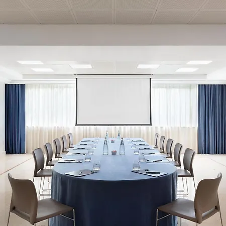 Courtyard By Marriott Park Szálloda