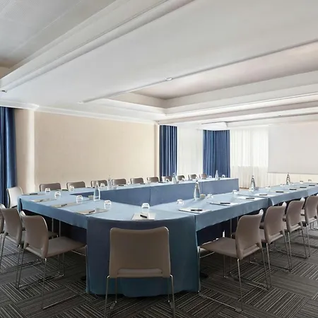 Courtyard By Marriott Park
