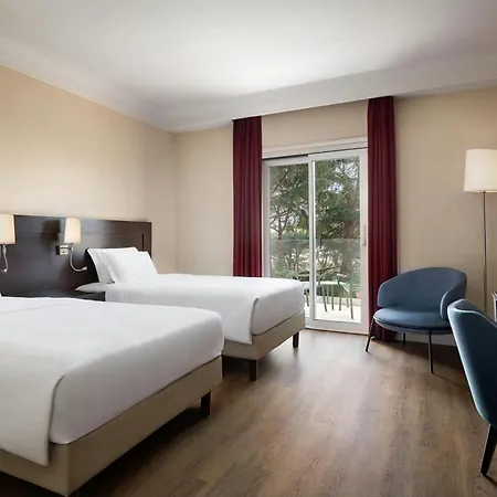 Courtyard By Marriott Park Hotel