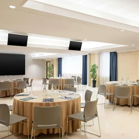 Courtyard By Marriott Park