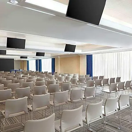 Courtyard By Marriott Park Hotell 4*