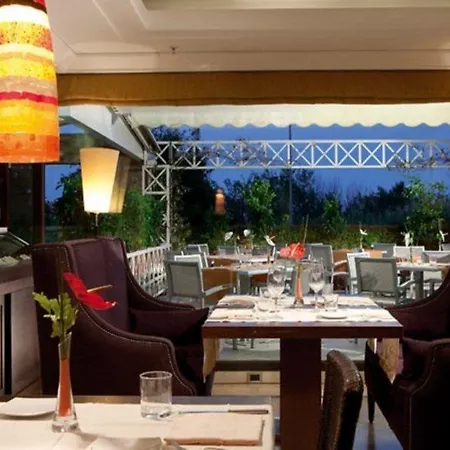 Courtyard By Marriott Park Roma