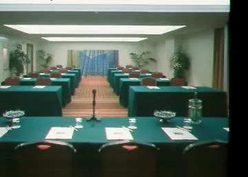 Courtyard By Marriott Park Hotell