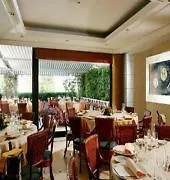 Courtyard By Marriott Park Hotell