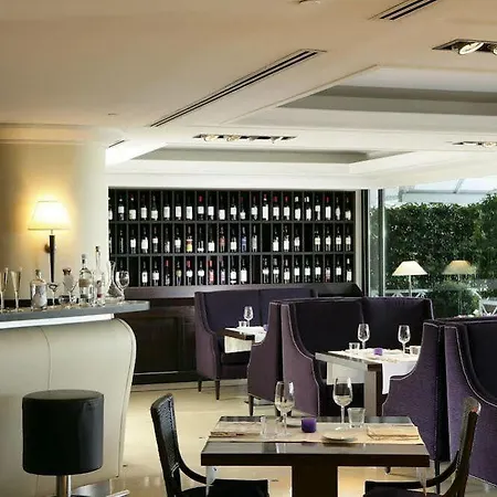 Courtyard By Marriott Park