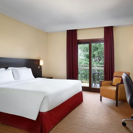 Courtyard By Marriott Park Hotel