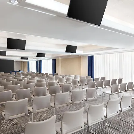 Courtyard By Marriott Park 4*