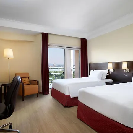Courtyard By Marriott Park Roma