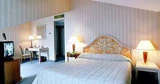 Hotel Courtyard By Marriott Park Rome