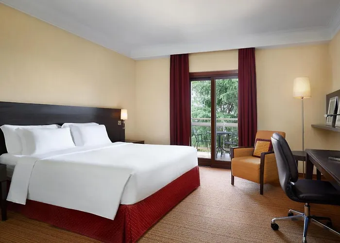Courtyard By Marriott Park מלון
