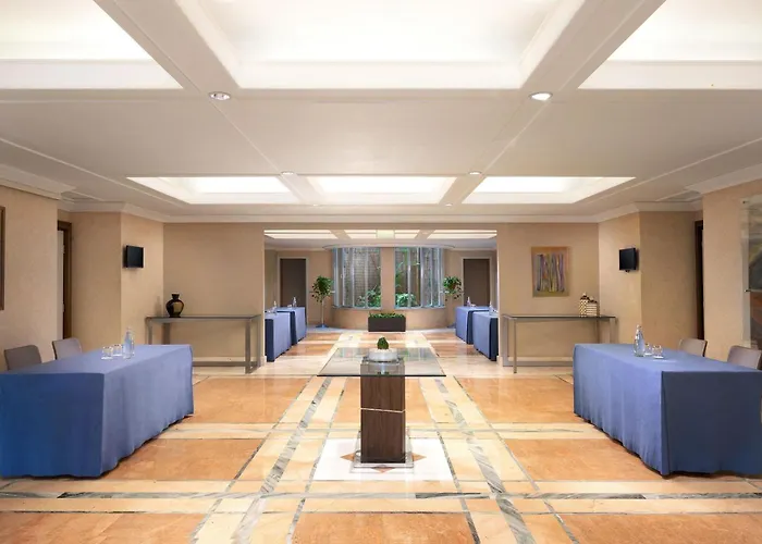 Courtyard By Marriott Park מלון